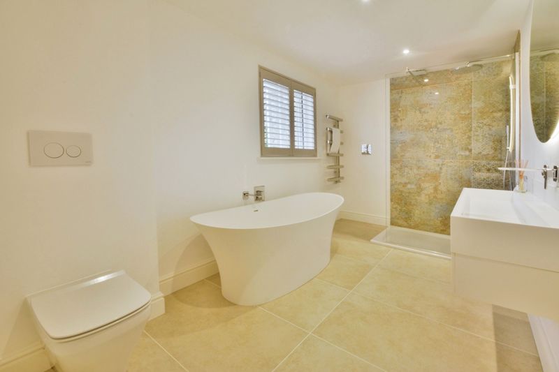 Family bathroom- click for photo gallery